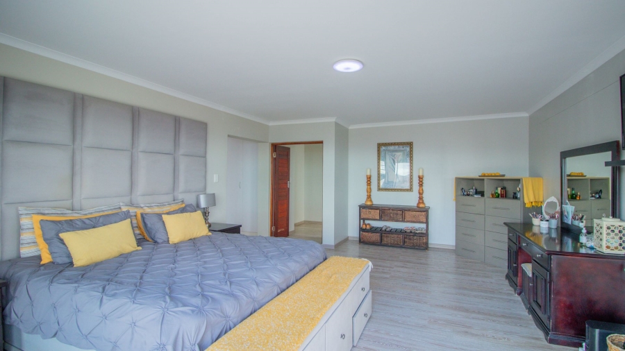 5 Bedroom Property for Sale in Dana Bay Western Cape